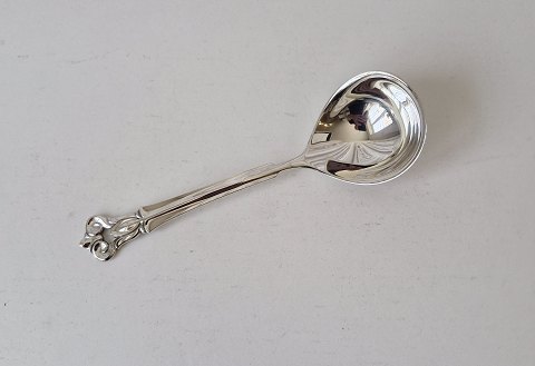 Monica sauce spoon in silver