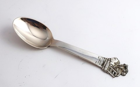 H. C. Andersen fairytale spoon. Silver cutlery. Shepherdess and the Chimney 
Sweep. Silver (830). Length 15 cm.