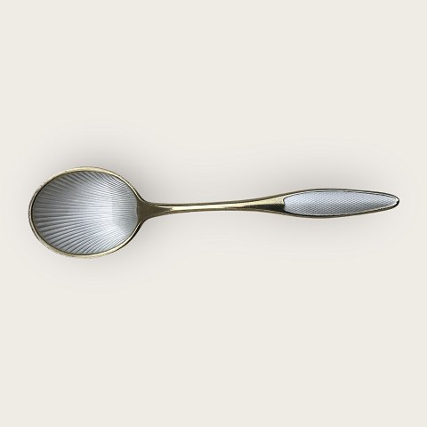 Kongelys
Frigast spoon
Sterling silver / White enamel
DKK 275