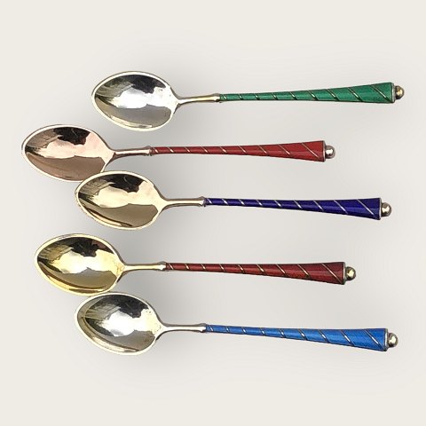 Teaspoons
Enamel / Sterling silver
DKK 85 per piece