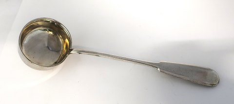 Sølvsmed Sm. Khlebnikov, St. Petersburg. Russisk sølv serveringsske 84 (875). 
Længde 27,5 cm.