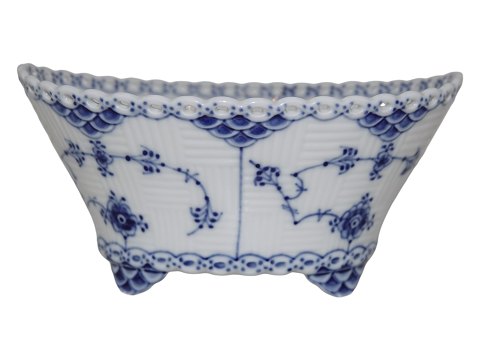 Blue Fluted Full Lace
Rinsing bowl on four feet