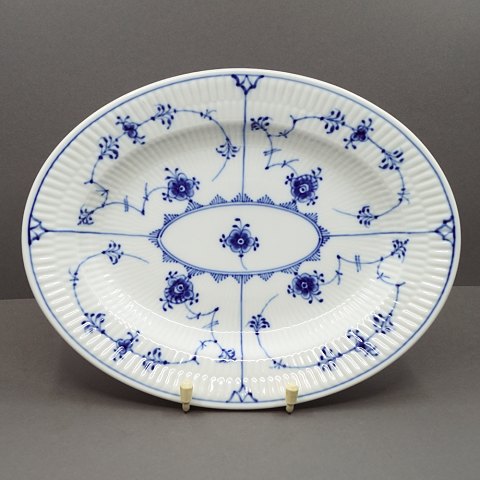 Royal Copenhagen, musselmalet riflet porcelæn; Ovalt fad #96