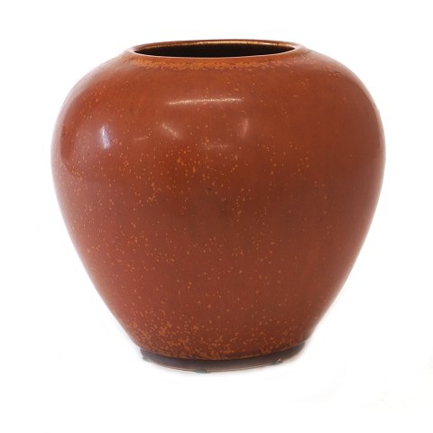 Saxbo Steinzeug Vase mit braunroter Glasur Modell 
16. H: 16,5cm