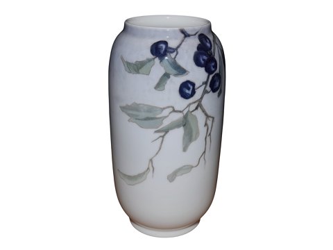 Royal Copenhagen 
Art nouveau vase med blåbær