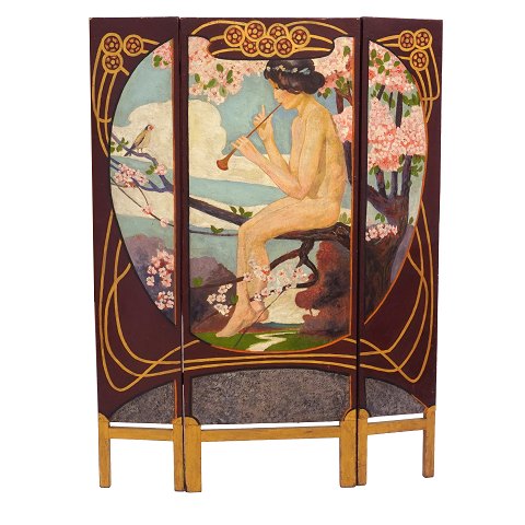 Harald Slott-Møller, 1864-1937, Jugendstil 
Paravent mit Motiv in Form von einer 
Flötenspielenden Frau. Dänemark um 1900. H: 142cm. 
B: 104cm