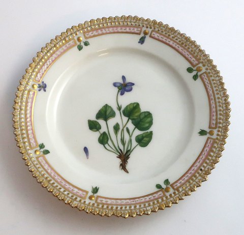 Royal Copenhagen, Flora Danica. Kage tallerken. Design #3552. Diameter 14 cm. (1 
sortering). Viola Muhlenbergiana