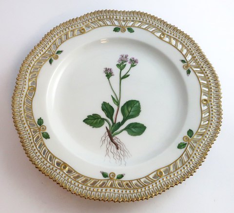 Royal Copenhagen Flora Danica. Lunch plate with open-work border. Design # 3554. 
Diameter 23 cm. (1 quality). Saxifraga nivalis L