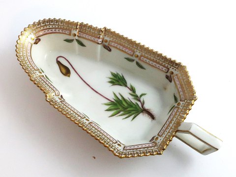 Royal Copenhagen. Flora Danica. Pickle Dish. Model # 3542. Length 16.5 cm. (1 
quality). Bryum pseudotriquetrum