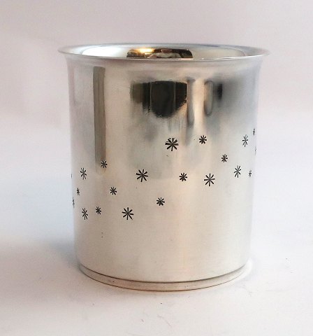 Michelsen. Silberbecher / Vase aus Sterling Silber (925). Höhe 7,2 cm. 
Hergestellt 1937.