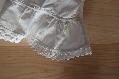 Good old pantalettes with embroidery made by hand
Very beautiful and special
In a good condition