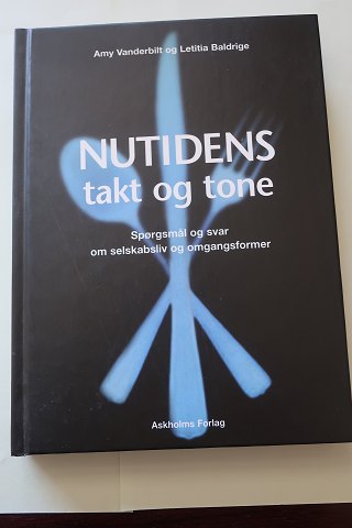 Nutidens takt og tone
Spørgsmål og svar om selskabslivets omgangsformer (se mere info på foto af 
bagsiden af bogen)
2001
Askholms Forlag (Verlag)
Antal sider: 223
Neuwertig