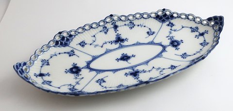 Royal Copenhagen. Musselmalet, Vollspitze. Beilagen. Modell 1115. Länge 24,5 cm. 
(3 Wahl).