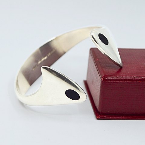 Hans Hansen; A brangle of sterling silver with enamel, no. 213E