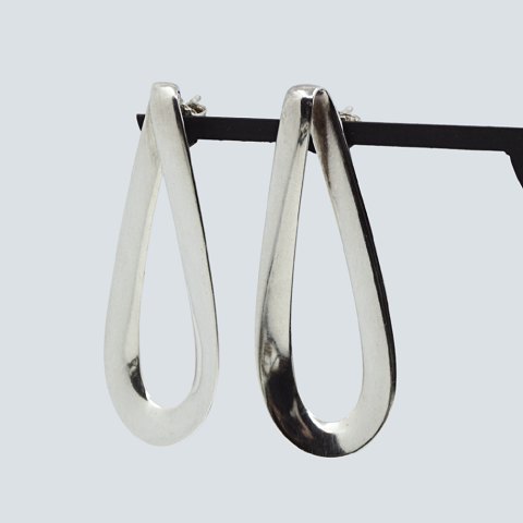 Regitze Overgaard for Georg Jensen; Infinity Earrings in silver, no. 452
