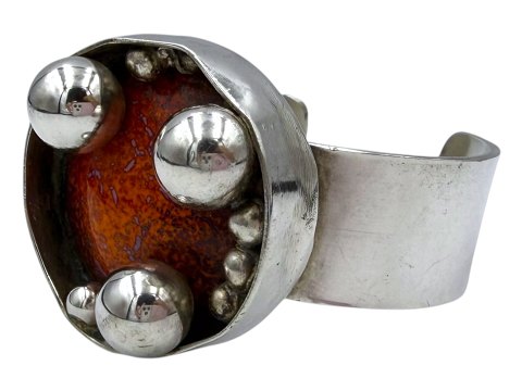 Jacob HullArmring med stor orange midte  fra 1960-1970
