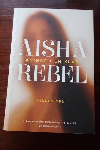 Aisha Rebel - Vidnesbyrd En fængslende og rystende fortælling fra en kvinde i en klan i DanmarkI samarbejde med Birgitte WulffSe fotos for mere informationBog hæftet Udgivet i 2026Sprog:DanskSideantal 403Stand: Brugt, men som ny