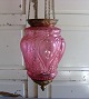 Ampel i hindbærfarvet glas