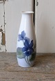 B&G Art Nouveau vase dekoreret med blå viol