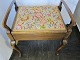 Stool / Music stool
Stool / Music stool with a very beautiful and 
well kept embroidery on the seat
It is possible to lift up the seat which shows a 
furniture repository
In a very good condition
H: 61cm, L: 50cm, W: 36cm