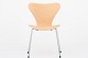 Arne Jacobsen / Fritz Hansen
AJ 3107 - Nybetrukket "Syver"-stol i naturlæder med stel i stål. Vi tilbyder 
polstring af stolen med stof eller læder efter eget valg.
Leveringstid: 6-8 uger
Ny-restaureret
