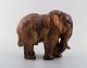 Knud Kyhn for Royal Copenhagen. Stor elefant i glaseret stentøj. Smuk sung 
glasur i rødbrune nuancer. 1940/50