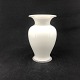 Hvid amfora vase fra Holmegaard
