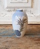 Royal Copenhagen vase dekoreret med kaktusblomst no. 2672