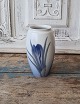 Royal Copenhagen vase dekoreret med blå krokus no. 7933/254B
