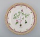 Royal Copenhagen flora danica tallerken i håndmalet porcelæn. Dateret 1949.

