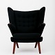 Hans J. Wegner
AP 19 - Reupholstered Papa Bear Chair in black Hallingdal-65 wool (colour code 
190). KLASSIK offers the chair in textile or leather of your choice.
Contact us regarding stock
Renovated
