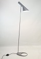 Gulv lampe - Grå - Arne Jacobsen - Louis Poulsen - 1957 
Flot stand

