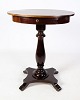 Oval side table on pillar with drawer in mahogany from around the year 1890s.
Dimensions in cm: H: 70 W: 57.5 D: 41
Great condition
