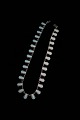 K&Co. præsenterer: Gammel halskæde i sterling sølv & lysblå emalje. L: 36cm. Stemplet: V.S. (V. Seerup 1893-1937)
