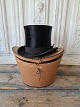 Høj hat i muldvarpeskind i original æske -hattestørrelse 55