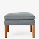 Børge Mogensen / Fredericia Furniture
BM 2202 - Nybetrukket skammel i Sunniva 3 (kode 152). OBS: Stolen følger ikke 
med.
Leveringstid: 6-8 uger
Ny-restaureret
