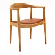 Aabenraa 
Antikvitetshandel 
præsenterer: 
Hans J. 
Wegner "The 
Chair" i 
patineret eg 
fremstillet hos 
Johannes ...
