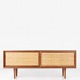Hans J. Wegner / RY Møbler
RY 26 - Sideboard in teak with decor and two sliding doors in patinated cane.
1 pc. in stock
Good condition
