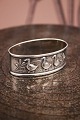 K&Co. presents: 
Old napkin 
ring in silver 
( Stamped ) 
with motifs of 
3 ducks...