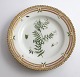 Lundin Antique 
präsentiert: 
Royal 
Copenhagen 
Flora Danica. 
Kuchenplatte . 
Model # 3551. 
Durchmesser 17 
cm. (1 ...