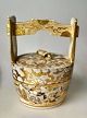 Pegasus – Kunst 
- Antik - 
Design 
presents: 
Japanese 
satsuma faience 
basket with 
handle and lid, 
Meiji, 19th ...