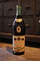 Dekorativ , gammel reklame Cognac´s flaske "Courvoisier - The brandy of 
Napoleon" i glas...