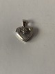 Pendant 14 carat white gold, shaped like a heart
with a diamond