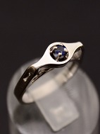 14 karat hvidguld ring med safir