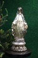 K&Co. 
præsenterer: 
Stor 
Madonna figur i 
fattigmandssølv 
fra 1800 tallet 
med rest af 
gammel 
bemaling. H: 
29cm.