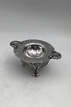 Danam Antik 
præsenterer: 
Georg 
Jensen Sølv 
Thesi No. 1 og 
Thesi holder 
No. 40 (1915 
-1927)