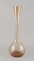L'Art 
præsenterer: 
Arthur 
Percy for 
Gullaskruf 
Glasbruk, 
svensk 
glaskunstner.
Gulvvase i 
røgfarvet 
kunstglas.