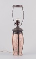 L'Art 
præsenterer: 
Tysk 
keramiker, Art 
Nouveau 
bordlampe af 
keramik.
