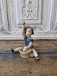 Royal Copenhagen Figur - Pige med æblekurv no. 3557