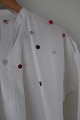 Goldli-Design:
Smuk gammel bluse / tunika med lange ærmer
Up-stylet af Goldli-Design dekoration med knapper
Smuk og spændende unika beklædningAntikt, dansk linned og olmerdug er vores 
speciale, og vi har altid et bredt udvalg af viskestykker,